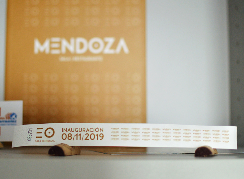 Diseño de pulseras para eventos del restaurante Mendoza